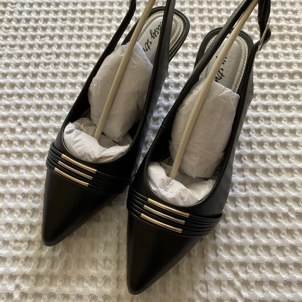 Easy Street Black Heels Size  9 N